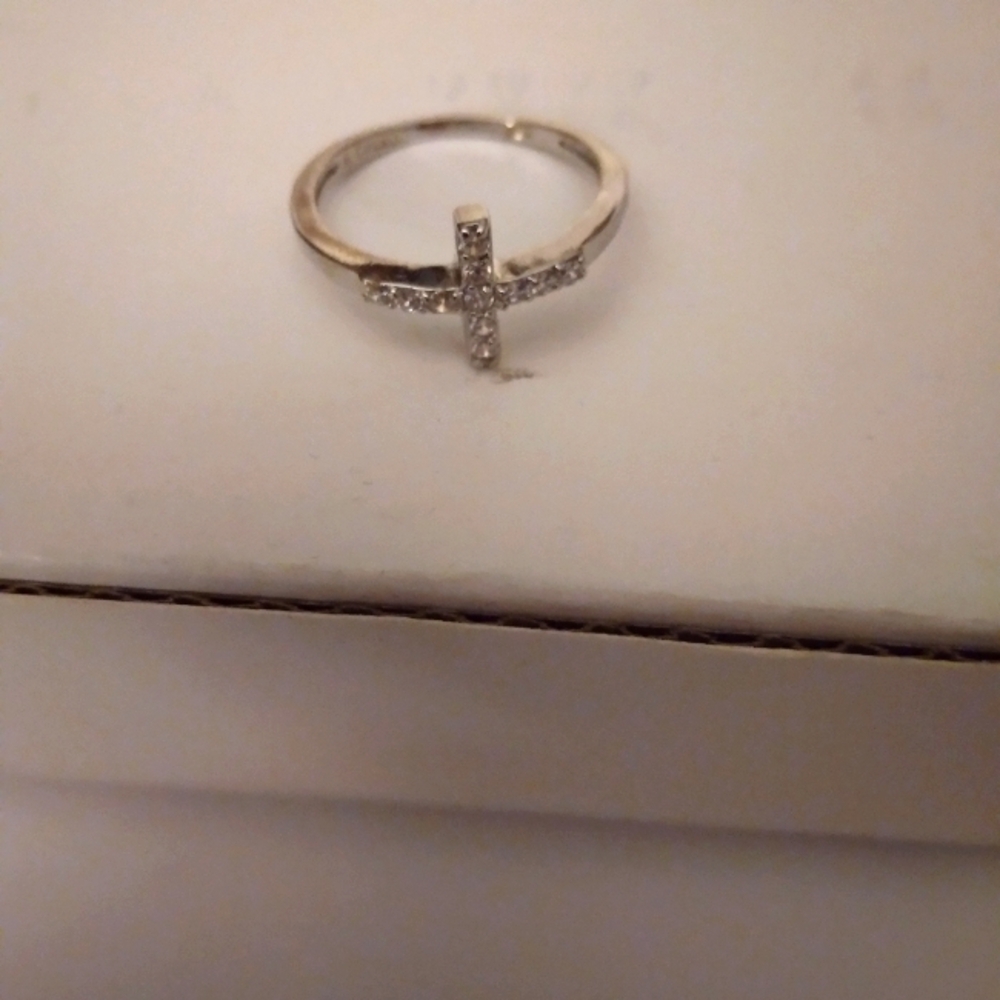Elegant Silver Cross Ring - Picture 2 of 5